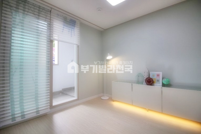 서울 성북구 성북동 ◈ 성북동 ☆ 백번 묻는 것보다는 한번 보는 것이 좋다!! 내부 복도식으로 현관에서는 이쁜 아트월만 보여요 ! 분양 매물번호 15747 사진 5