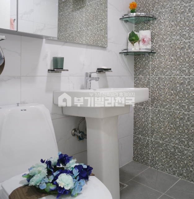 경기 구리시 인창동 ♠ 인창동 탁트인 구조 햇빛 잘드는 3룸 2욕실 ♠ 초등학교 인접 위치 굿~ ♠ 최저실입 최저금리전문상담 ♠ 24시 상담 가능 ♠ 부담없이 전화주세요*^^* ♠ 분양 매물번호 12544 사진 6