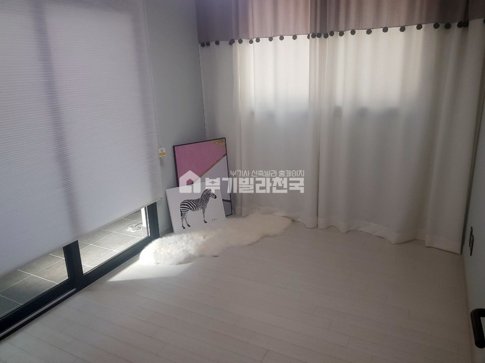 경기 파주시 교하동 ◈ 교하동 색다른 구조이지만 인기최고의 신축3룸 ◈ 살림짐많으신 분들 추천매물 ◈ 파주시 전지역 매물 보유 ◈ 부담 없이 문의 주세요^^ ◈ 분양 매물번호 15768 사진 6