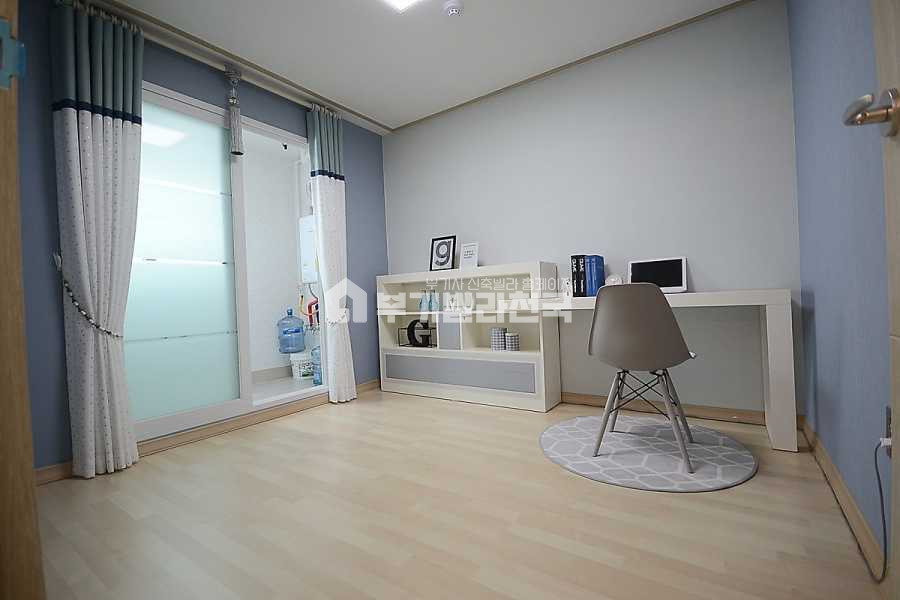 경기 수원권선구 구운동 ◈구운동 구운사거리 인근 ◈구조 +인테리어+채광 모든게 완벽한 3룸 ◈ 실입주금 부족시 부담갖지 마시고 문의주세요^^ ◈ 분양 매물번호 14374 사진 4