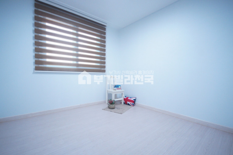 서울 강서구 외발산동 시원 시원하게 잘 지은 3룸!! 반듯한 구조의 높은 퀄리티를 자랑하는 완벽한 마감!! 여기저기 하자보수 하느라고 수고할 일이 없습니다!! 분양 매물번호 16104 사진 6