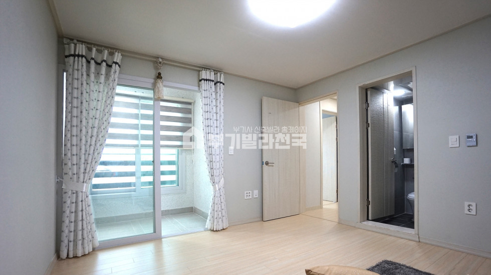 서울 강동구 성내동 ◈ 둔촌동역세권 갭투자 ◈교육여건 우수 ◈ 아파트보다 좋은 3룸 ◈ 전세금액으로 내집마련!! 그 기회 지금 잡으셔야 합니다 ◈ 분양 매물번호 15825 사진 4