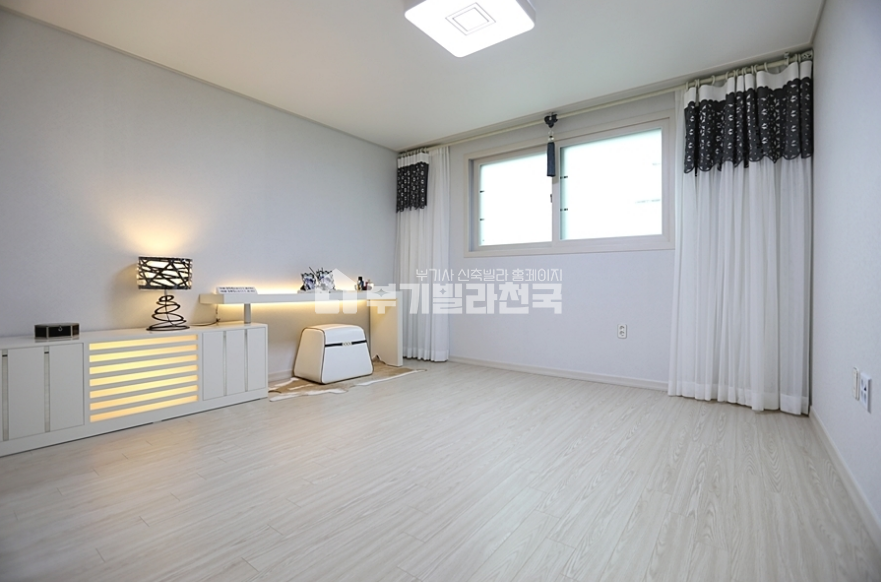 경기 고양시 덕양구 관산동 북한산 전망 앞으로 쭉~~ 막힘없는집 , 넓은개인텃밭제공 , 외국순한도로 인접 , 최고급자재(미송,낙엽송,대리석,친환경벽지) , 산책로 및 자전거도로 , 전세대LED , 내진설계 분양 매물번호 15621 사진 4