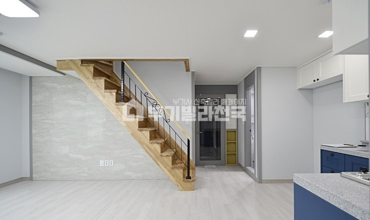 서울 송파구 석촌동 ◈◇ 대박 전세매물 ◈◇ 석촌동 주거환경 쾌적한 복층+태라스 4룸 3욕실 ◈◇ 2층은 아이들 공부방이나 놀이방 ~ ◈ 바베큐파티를 즐길수 있는 테라스 ◈◇ 전세 매물번호 16865 사진 3