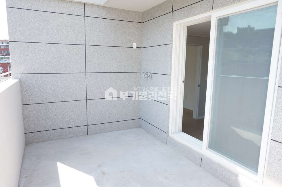 인천 미추홀구 도화동 ■□ 도화동 4룸 테라스세대 ■ 1금융권 3% ~ 거치 상품으로 월세 보다 싼 이자로 내 집 마련 ■ 인천 전지역 매물 보유 ■ 24시 입주 상담 가능 □■ 분양 매물번호 16685 사진 1