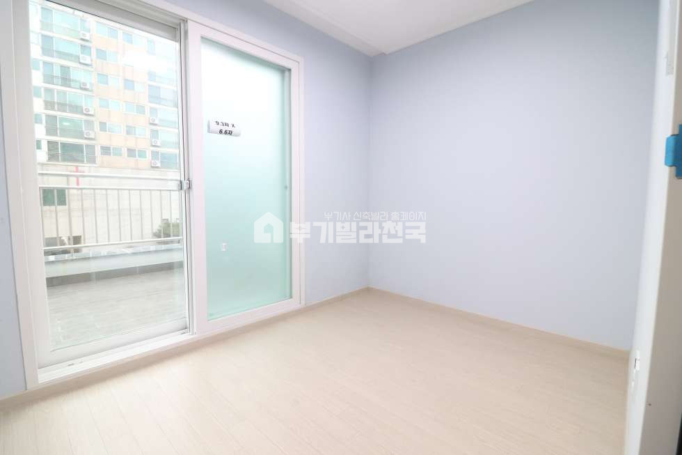 서울 서대문구 연희동 ■□ 연희동 3룸 2욕실 ■ 프리미엄 인기추천매물 ■ 활용도 좋은 왕테라스+ 바베큐파티/아이들 물놀이 실용 만점 ■ 부족한 실입주금 상담환영 □■ 분양 매물번호 16929 사진 5