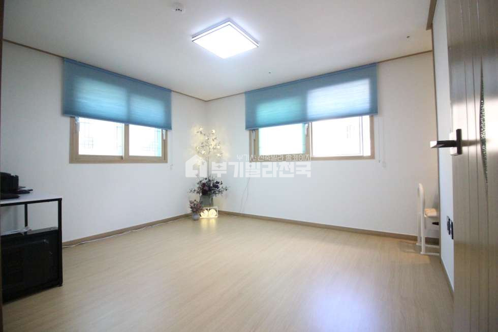 경기 화성동탄구 반송동 ◈◇ 반송동 학군 밀집지역/소음NO조용한거리 ◈ ㄷ 자 주방동선 ◈ 거실+방사이즈 GOOD ◈ 계약부터 사후관리까지 ONE STOP 김과장 ◇◈ 분양 매물번호 17264 사진 4