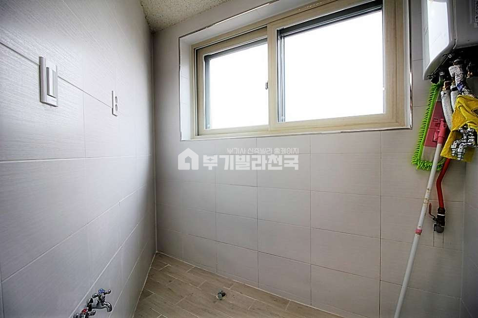 경기 의정부시 가능동 ◈ 가능동 ★ 깔금한 인테리어가 돋보이는 신혼부부 강력추천!! 심심하지 않은 구조에 짜투리 공간은 서비스 다용도실!! 붙박이장까지 품고 있는 정말 넓은 2룸!! 분양 매물번호 10331 사진 8