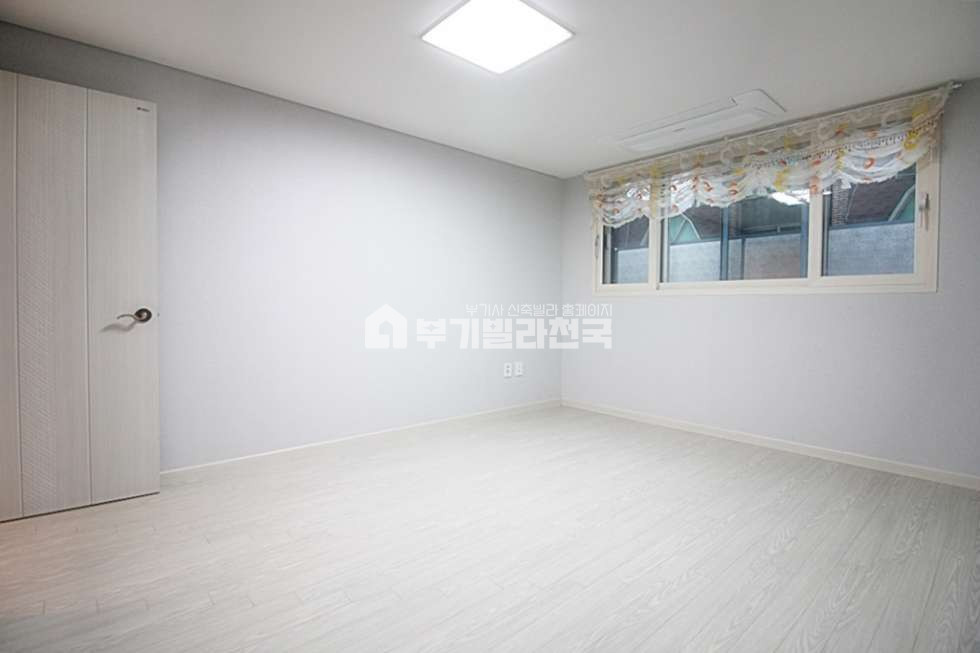 경기 부천원미구 상동 ◆ 부천 상동★ 7호선 도보이용 가능!! 활용도 높은 주방옆 다용도실과 작은방 발코니!! 아파트 부럽지않은 딱 떨어지는 구조!! 지금 연락주세요! 분양 매물번호 10308 사진 4