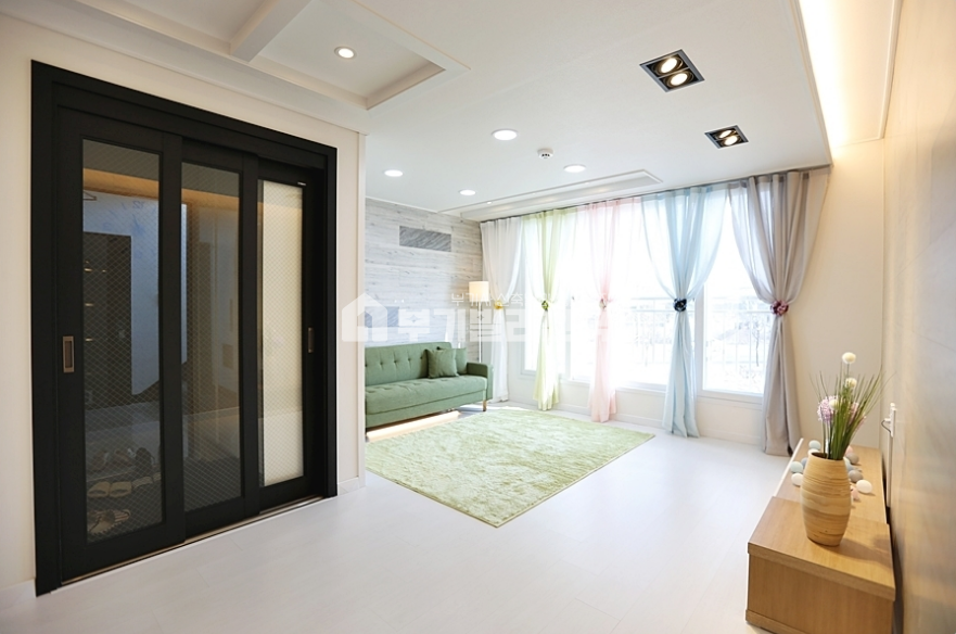 서울 구로구 오류동 ☎150세대 대단지, 오류역 도보5분 , 지하지상 주차장 , 평수 구조 다양 , 환풍 및 소방 시설 , 최고급 인테리어 , 시스템에어컨 설치 ☎ 분양 매물번호 15609 사진 1