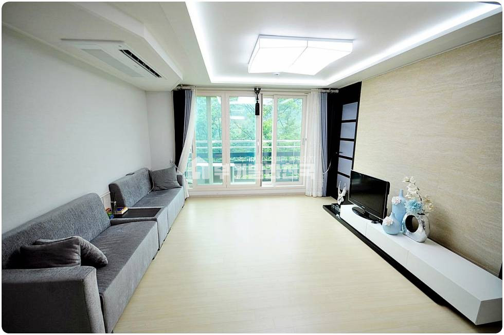 서울 용산구 한남동 ☎풍수지리 최고의 동네 한남동☎갭투자환영☎전세대시스템에어컨☎식기세척기☎광파오븐렌즈☎전동건조대☎한샘주방시공☎최고급수입자재시공☎ 분양 매물번호 15515 사진 2