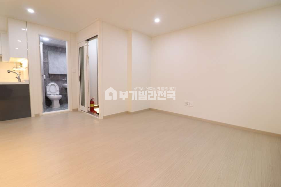 경기 성남중원구 상대원동 ◈◇ 신혼부부저격 왕테라스/투룸 ◈ 가구배치하기 좋은 맞벽구조 ◈ 채광/환기 우수 ◈ 24시 입주상담 환영 ◇◈ 분양 매물번호 17325 사진 2