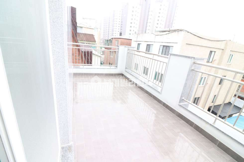 경기 성남중원구 상대원동 ◈◇ 신혼부부저격 왕테라스/투룸 ◈ 가구배치하기 좋은 맞벽구조 ◈ 채광/환기 우수 ◈ 24시 입주상담 환영 ◇◈ 분양 매물번호 17325 사진 5