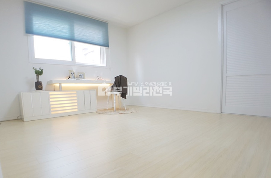 경기 용인처인구 이동읍 송전리 ■□ 해약세대 마진포기하고 분양합니다.■ 이런건 놓지면 섭하죵~~■ 주방 창문으로 환기 걱정없이 채광좋은 신축빌라 ■ 신축빌라 분양시엔 김과장~□■ 분양 매물번호 17417 사진 4