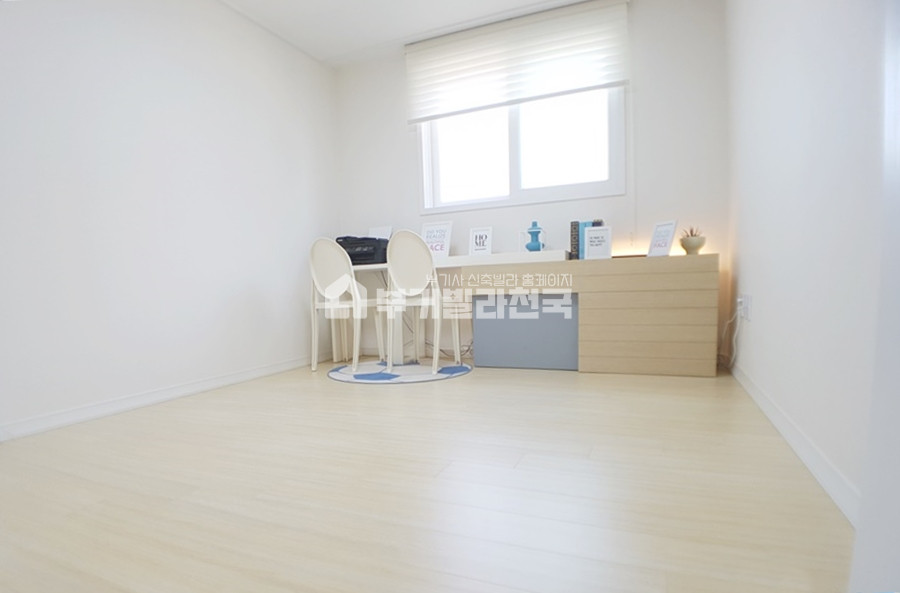 경기 용인처인구 이동읍 송전리 ■□ 해약세대 마진포기하고 분양합니다.■ 이런건 놓지면 섭하죵~~■ 주방 창문으로 환기 걱정없이 채광좋은 신축빌라 ■ 신축빌라 분양시엔 김과장~□■ 분양 매물번호 17417 사진 5