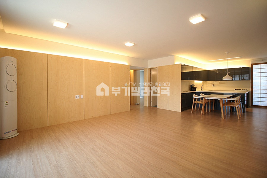 경기 용인처인구 남동 ◈대단지 타운하우스◈입주민 전용편의시설 다수◈대지지분 50평 ◈전세대 텃밭제공 ◈ 친환경자재/튼튼시공 ◈ 용인/경기 전지역 매물 최다보유 ◈ 분양 매물번호 14054 사진 3