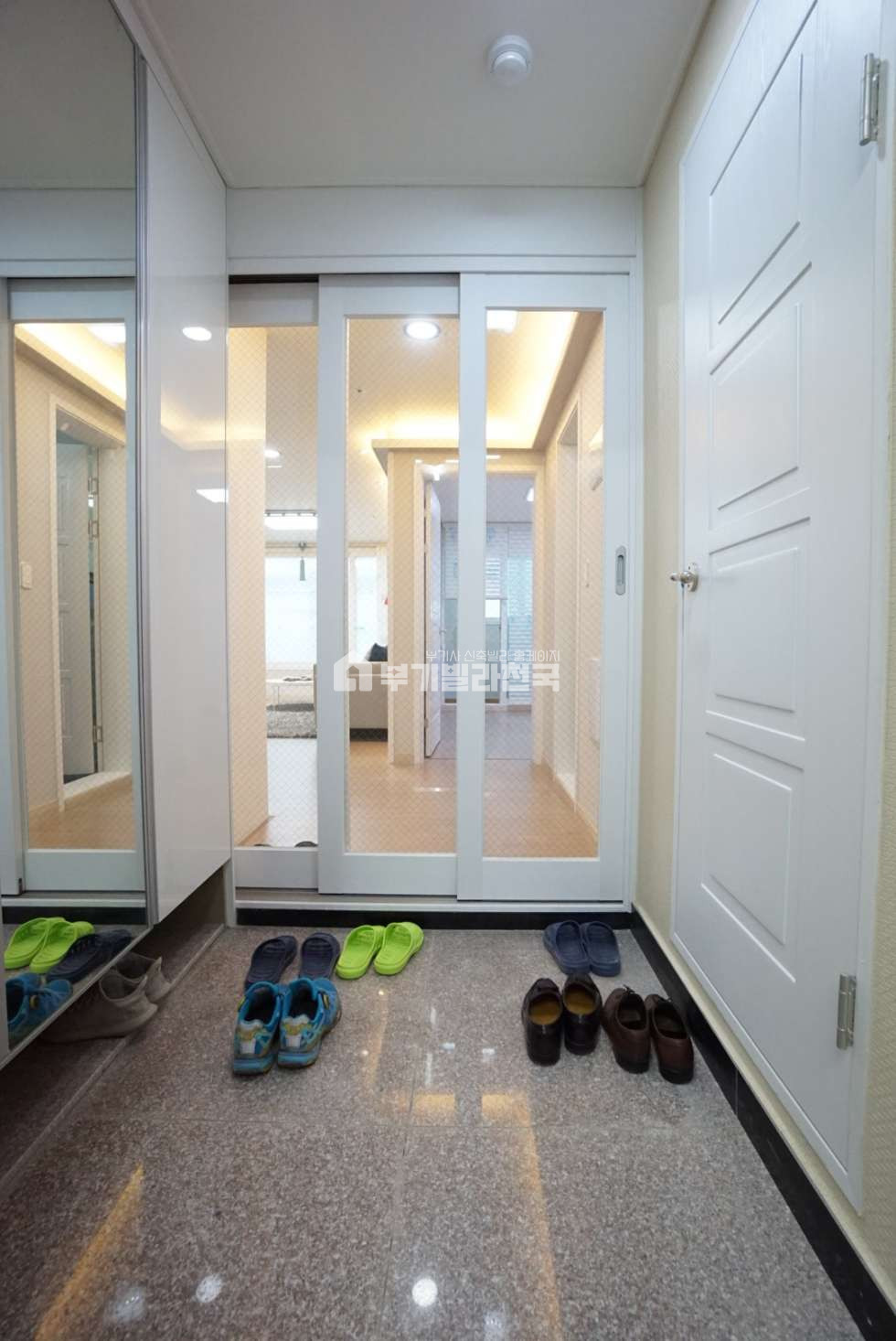 경기 안양만안구 안양동 ●◎ 분양금액과, 좋은위치, 잘지어진 집 ● 주방옆 다용도실/대형냉장고 2대 배치 가능 ● 고민하지 마시고 편하게 연락주세요 ^^ ◎● 분양 매물번호 17681 사진 5