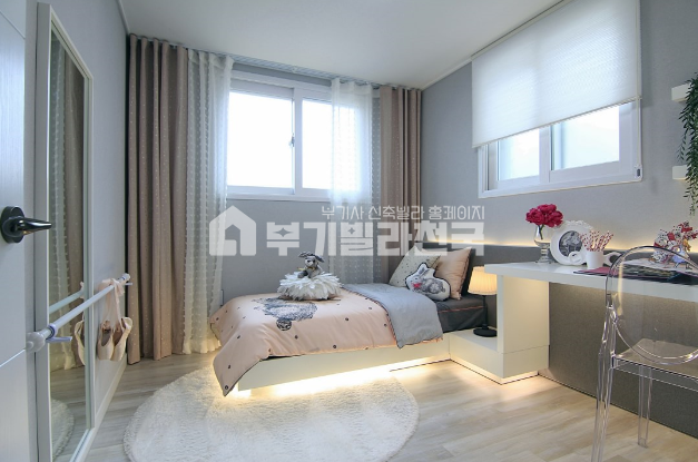 경기 용인수지구 성복동 ▣ 성복역 개발호재 가득한집 ■ 전원생활느낌 햇빛잘드는집 ■ 엘리베이터/ 주차장/ CCTV/ 다용도실 실용만점 ■ 실입주금/ 계약금적어도상담환영 ▣ 분양 매물번호 12437 사진 5