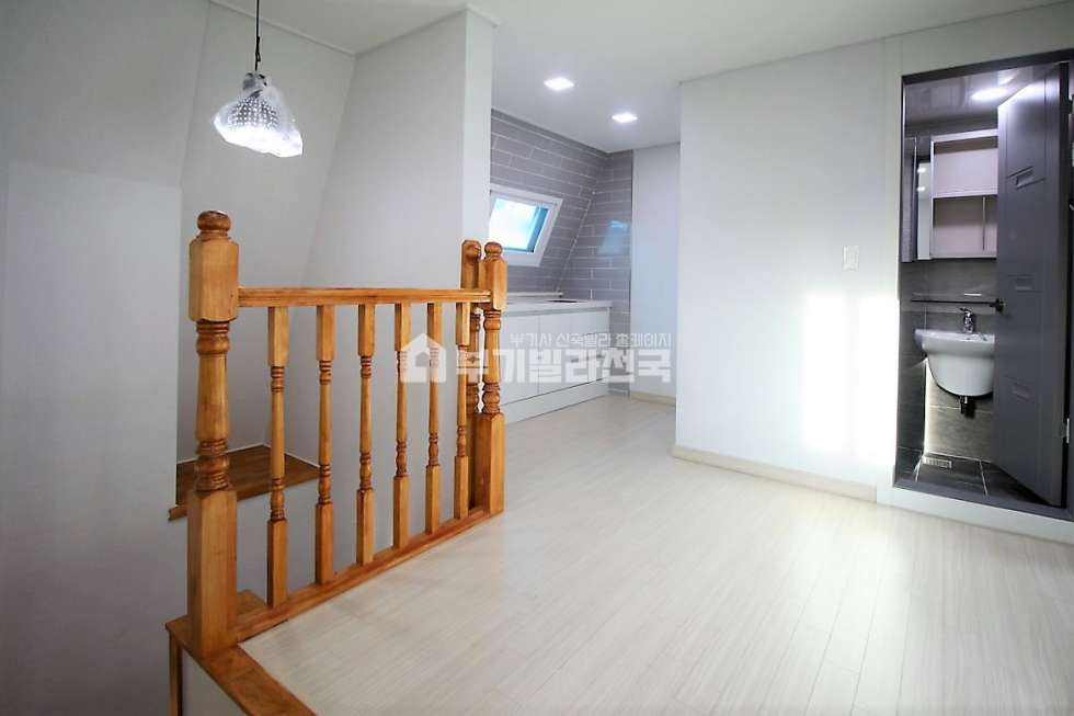 서울 송파구 거여동 ◆★ 테라스와 튼튼한 계단이 함께하는 합법적인 복층으로 보일러설치까지 완벽!! 윗층에 서브주방이 있어 세대분리까지 가능한 최고의 매물!!!◆★ 분양 매물번호 17694 사진 6