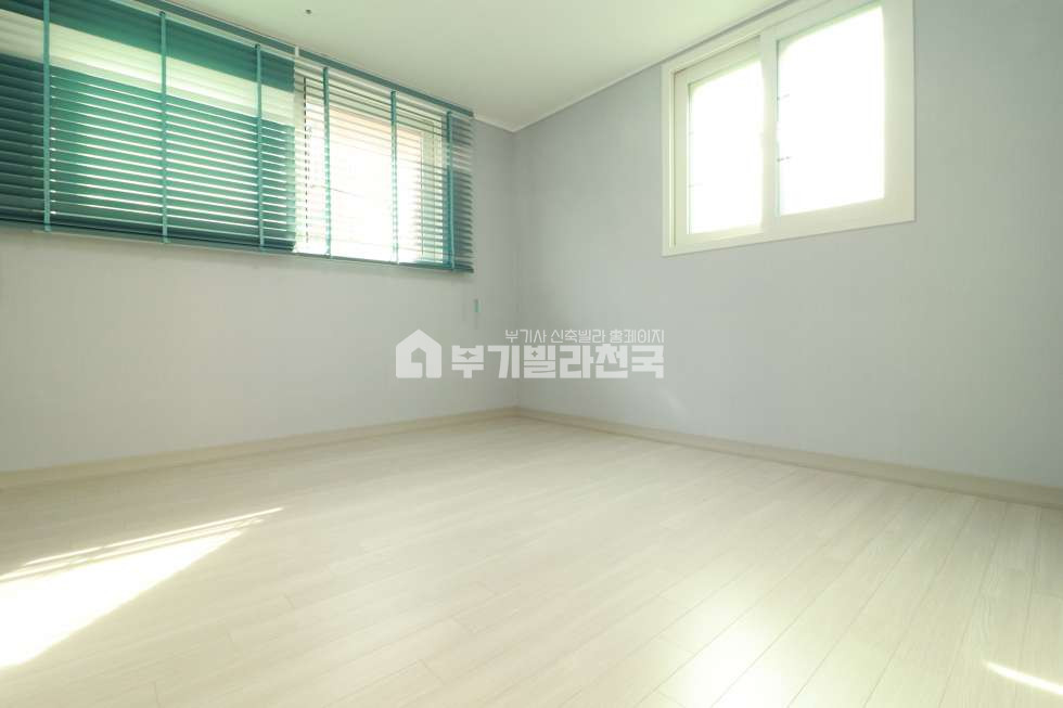 서울 강서구 화곡동 ■□ 5호선 까치산역 도보10분 ■ 신월IC / 경인고속도로 인접 ■ 최고급 자재시공/편리한 ㄷ자 주방동선 ■ 빌라투어 주중.주말 언제나 가능합니다 □■ 분양 매물번호 17718 사진 4