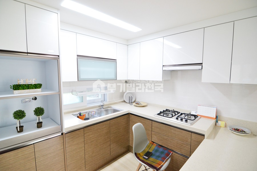 경기 수원팔달구 매교동 ◈ 초역세권 3룸/깔끔한 인테리어/채광좋은 집 ◈ 잔여세대/조건 최대한 맞춰드립니다.◈ 부족한 실입주금 24시 친절 상담 ◈ 분양 매물번호 16527 사진 3