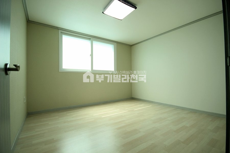경기 수원장안구 율전동 ■ 성균관대 역세권/교육환경 우수한 주택가 ■ 잔여세대 특가 한정 이벤트 ■ 딱 1세대만 진행중입니다~~ ■ 넓은 주방/넓은 거실/채광환기 우수 ■ 빨리 무료 투어신청 하시고 가세요~~ ■ 분양 매물번호 10182 사진 3