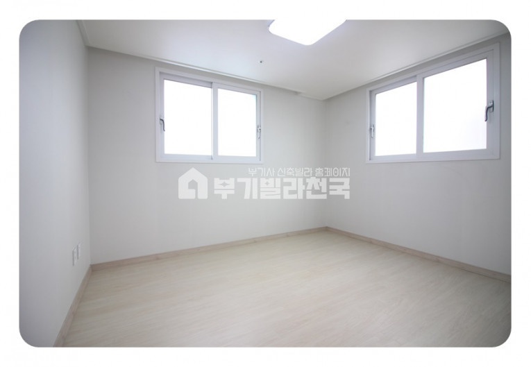 서울 관악구 청룡동 순백의 화이트톤으로 깨끗하게 ~ 안방에 작은 테라스가 있어요~ ☆ 분양 매물번호 12402 사진 7
