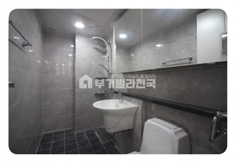 서울 관악구 청룡동 순백의 화이트톤으로 깨끗하게 ~ 안방에 작은 테라스가 있어요~ ☆ 분양 매물번호 12402 사진 9
