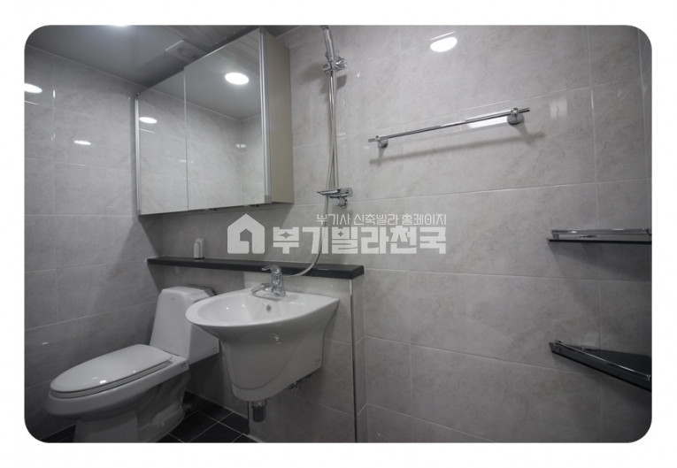 서울 관악구 청룡동 순백의 화이트톤으로 깨끗하게 ~ 안방에 작은 테라스가 있어요~ ☆ 분양 매물번호 12402 사진 10