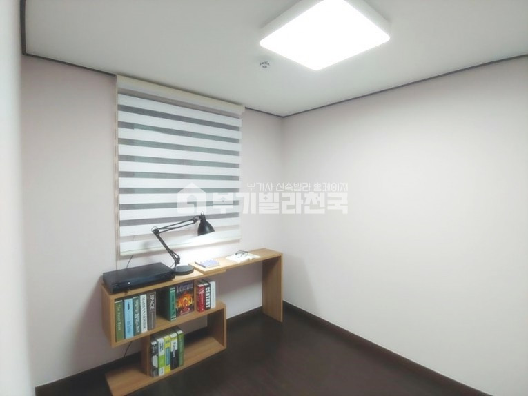 서울 금천구 독산동 『따로 꾸미지 않아도 이쁜집』 감각적인 짙은 월넛톤으로 꾸민 이쁜 3룸!! 전세& 분양 동시진행 분양 매물번호 12971 사진 5