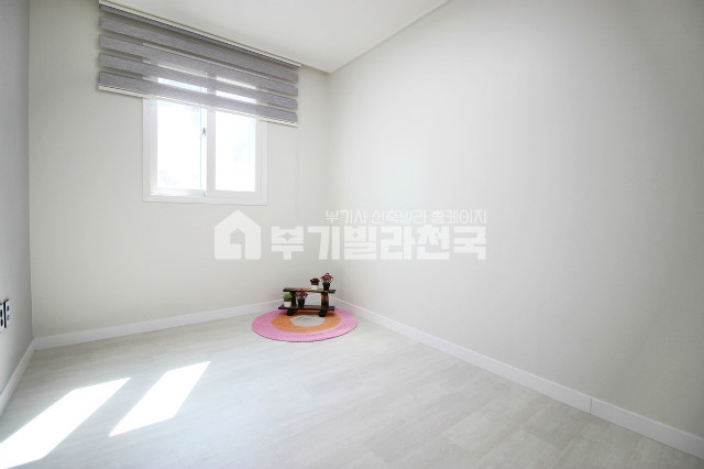 서울 성북구 상월곡동 『빠르다 탁선생!!누구보다 빠르게 대박현장을 안내해드리는 빠르다 탁선생!!』 상월곡동 신혼추천 대박 3룸입니다. 주방에만 창이 두개 !! 환기대박 채광대박 !!늦어서 후회해도 몰라요~!! 분양 매물번호 11986 사진 4