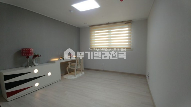경기 군포시 당동 ☆ 군포,산본역 더블 / 세련된 블랙 & 화이트 마감 / APT등기 완료 !! / 지금 연락주세요 !! ☆ 분양 매물번호 12400 사진 4