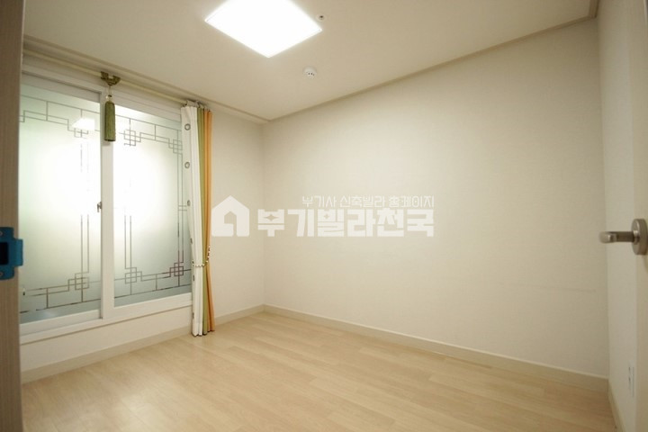 서울 송파구 마천동 ♥성내천변 옆 ♥초등학교 인근 ♥따뜻한 느낌의 쓰리룸입니다 ♥ 분양 매물번호 11369 사진 6