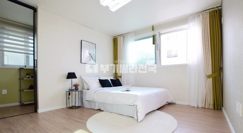 서울 서대문구 홍제동 주방 까지 들어오는 눈부신 채광 , 전세대 정남향 구조 분양 매물번호 14247 사진 7