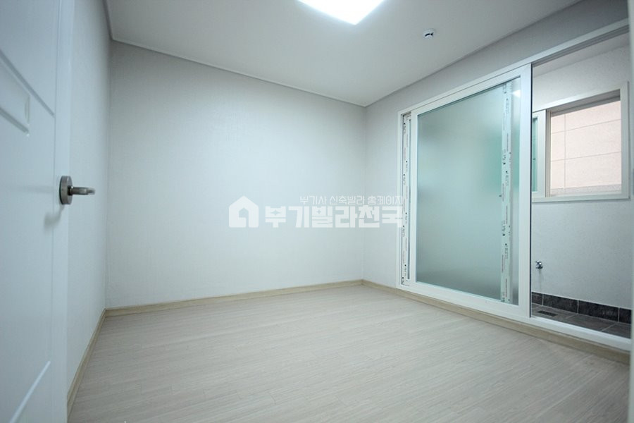 경기 수원영통구 하동 신혼부부 추천!! 이 곳으로 정하세요 ~ 넉넉한 사이즈의 3룸!! 홈 IOT설치로 집 밖에서 스마트하게 ~ 분양 매물번호 14769 사진 6