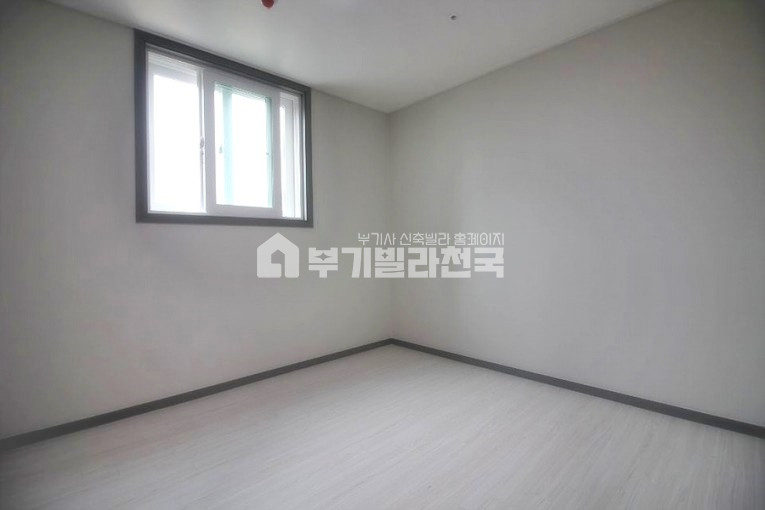 경기 수원팔달구 매교동 폴리싱 바닥, 벽체 포쉐린타일 마감. 완벽한 구조의 3룸 이거 보시면 다른 곳은 눈에도 안들어와요 ~ 분양 매물번호 14773 사진 5