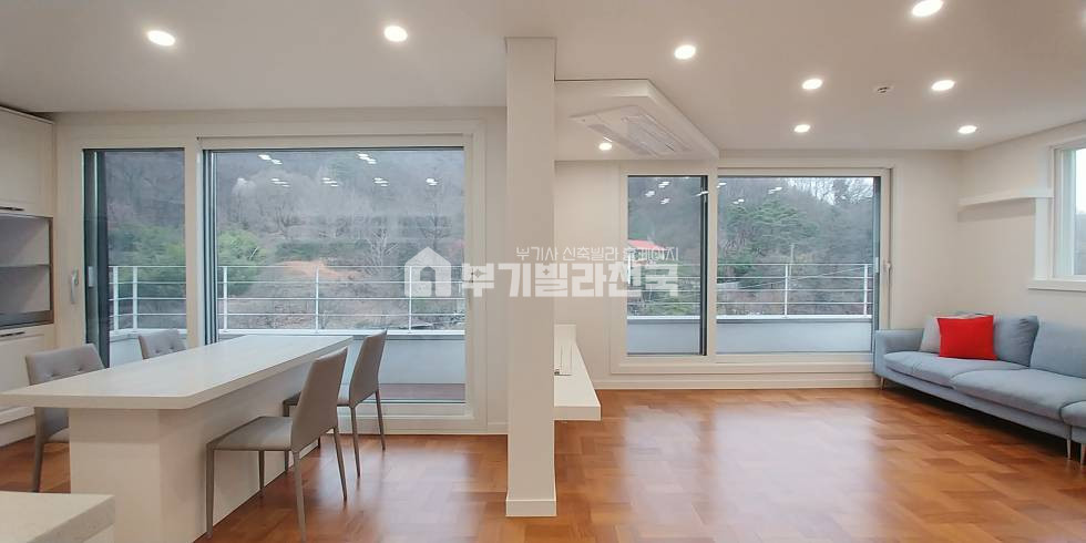 경기 용인수지구 고기동 ◈ 전원주택같은 느낌 물씬 풍기는 고기동 신축 3룸 ◈ 테라스에서 바베큐 파티 어떠세요??◈ 분양 매물번호 15350 사진 2