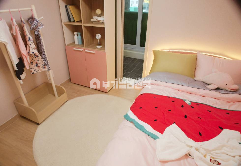 경기 성남분당구 율동 ▣ 전원주택같은 느낌 물씬 풍기는 율동공원 신축3룸 ▣ 100% 지하주차 ▣ 아이키우기 정말 좋은 주거지 !! ▣ 분양 매물번호 15400 사진 5