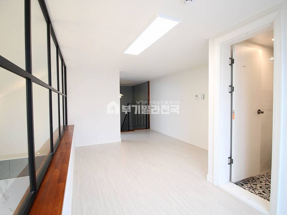 경기 양주시 산북동 ◈ 양주 복층 신축 4룸 ◈ 초등학교 인접 ◈ 조용한 주거환경 ◈전원주택 같은 분위기로 조경까지 끝내 줍니다!!◈ 분양 매물번호 15571 사진 4