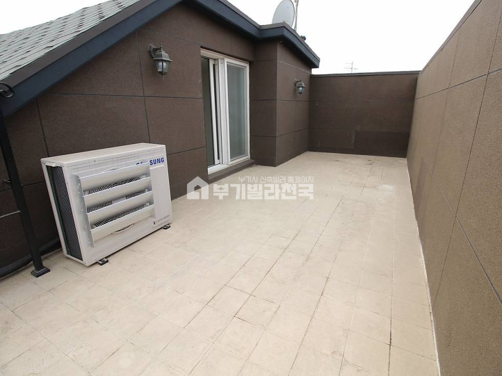 경기 양주시 산북동 ◈ 양주 복층 신축 4룸 ◈ 초등학교 인접 ◈ 조용한 주거환경 ◈전원주택 같은 분위기로 조경까지 끝내 줍니다!!◈ 분양 매물번호 15571 사진 5
